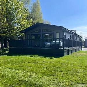 https://sunbird-lodge-with-hot-tub.yorkshirehotels.net